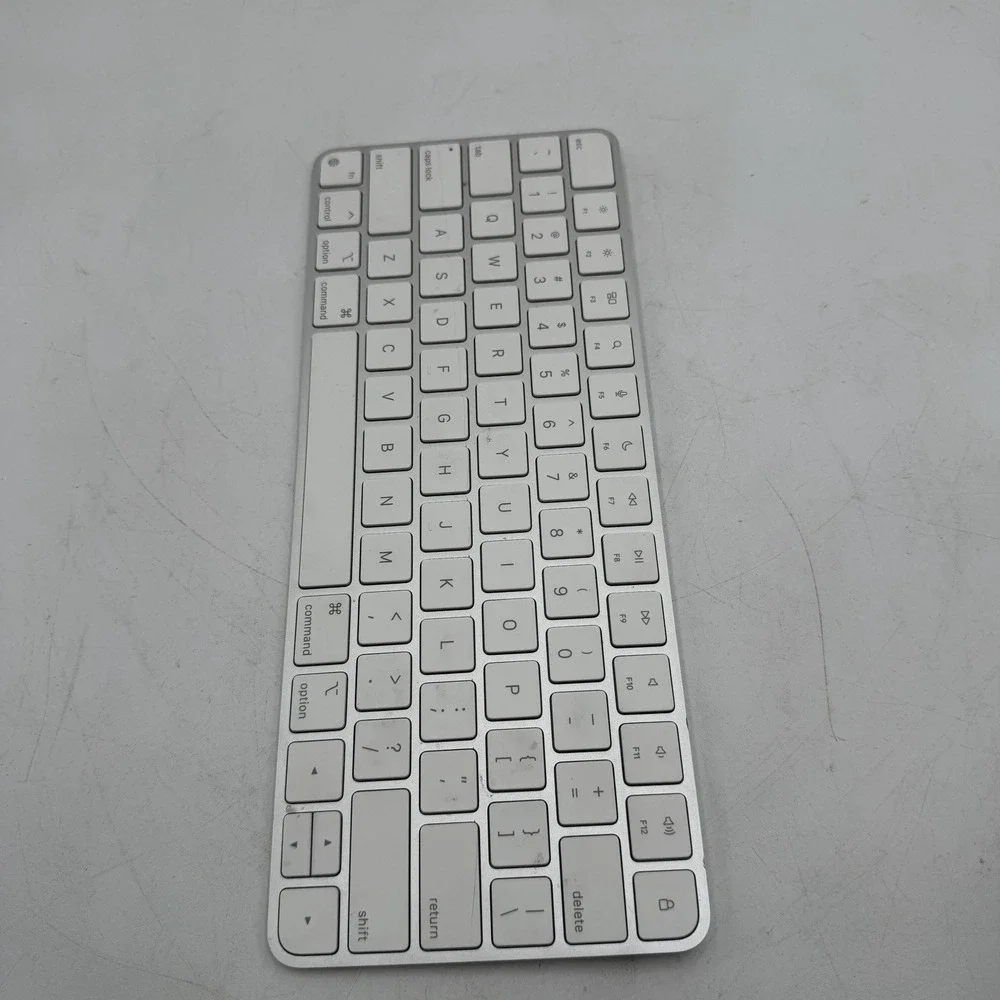 Apple Magic Keyboard Lightning Port Silver/White - US English A2450